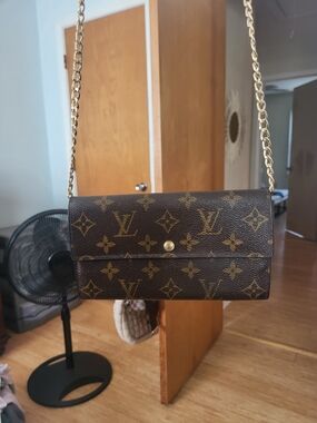 Louis Vuitton Original Sarah Wallet W/ After-Market Chain